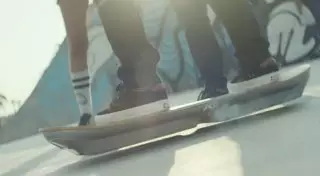 Lexus продемонстрировал возможности летающего скейтборда