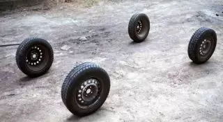 Автомобиль пытались разобрать на запчасти на глазах у хозяина в Кокшетау