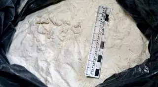 Семейную пару задержали во время расфасовки героина в Рудном