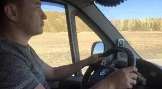 Путешествующему на автодоме казахстанскому депутату стало стыдно за страну