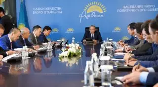 Назарбаев поручил правительству и акимам всемерно экономить средства