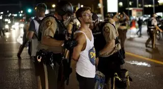 10 протестующих арестовали в Фергюсоне