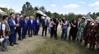 Назарбаев посетил киностудию "Казахфильм"