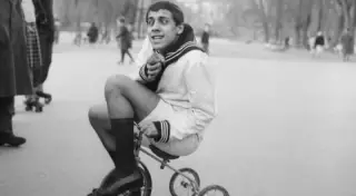 Редкие снимки знаменитостей, на которых они дурачатся как дети