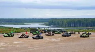 Казахстан вышел в финал "танкового биатлона"