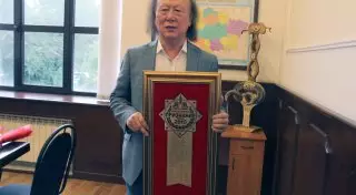 Солист "Дос-Мукасан" награжден премией "Общественное признание"