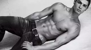 Роналду пытался познакомиться с 16-летней моделью