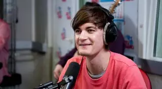 Шоумен из "Вечернего Урганта" открывает парикмахерскую в Алматы