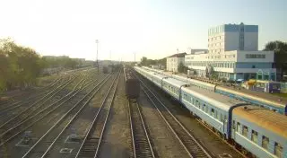 Девушка при неизвестных обстоятельствах бросилась под поезд в Актобе