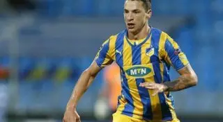 Футболист АПОЭЛа разбил стенку из-за проигрыша "Астане"