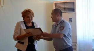 Полицейские ЗКО отдали воспитанникам детдомов свою однодневную зарплату