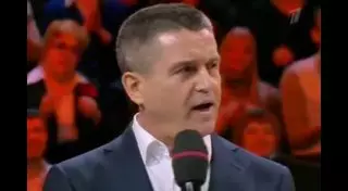 Представитель СКР РФ Владимир Маркин рвет чарты своей песней