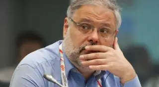 Курс тенге станет понятнее к середине осени - Хазин