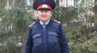 Принявший роды полицейский в Астане дал имя ребенку