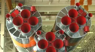 Сборка ракеты-носителя и космического корабля на "Байконуре" завершена