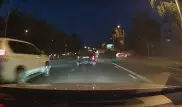 На выделенной полосе по Абая в Алматы столкнулись три авто
