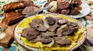 2 центнера конины испортил недовольный пациент в Усть-Каменогорске