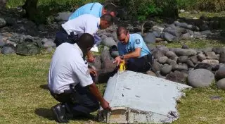 Прокуратура Франции: Найденный на Реюньоне обломок принадлежит пропавшему Boeing