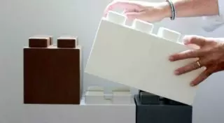 Американец предложил строить дома из больших Lego-блоков