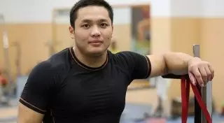 Казахстанец Ермек Омиртай завоевал "золото" чемпионата Азии по тяжелой атлетике