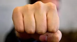 В Актобе физрук ударил ученика кулаком в лицо