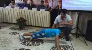 9-летний мальчик отжался 550 раз в честь 550-летия Казахского ханства