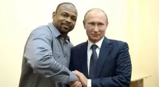 Боксер Рой Джонс получил российское гражданство