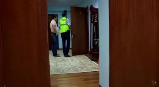 Скрипачка на глазах у всех пыталась выброситься из окна театра в Шымкенте