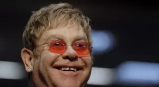 Элтон Джон поблагодарил Путина за телефонный разговор