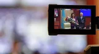 Как депутаты Мажилиса провожали Даригу Назарбаеву в правительство
