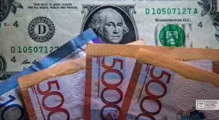 Курс доллара держится на уровне 270 тенге на фоне вмешательств Нацбанка