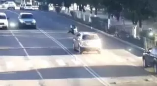 Видео с камеры наблюдения в Балхаше: Джип сбил школьника на "зебре"