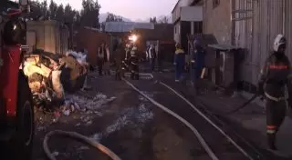 В Алматы горел мебельный склад