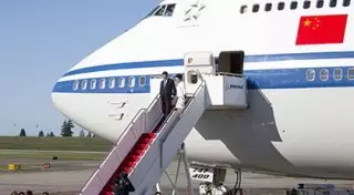 Лидер Китая прилетел в США на обычном самолете