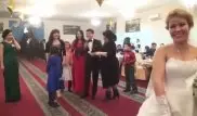 Потасовка казахстанских девушек из-за букета невесты стала хитом Сети
