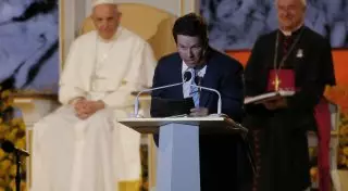 Уолберг попросил у Папы Римского прощения за фильм "Третий лишний"