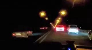 Свадебный кортеж со спецсигналами перекрыл трассу в Туркестане