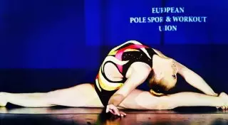 Алматинка стала чемпионкой Европы по шестовой акробатике