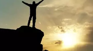 Ученые назвали возраст счастья