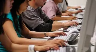 Иностранцы не хлынут  в РК из-за упрощения выдачи разрешений на работу - эксперты