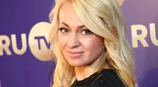 Яна Рудковская показала свое школьное фото из Костаная