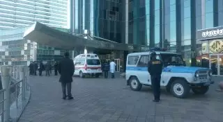 Женщина разбилась насмерть при падении с "Изумрудного квартала" в Астане