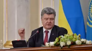 Порошенко напомнил Назарбаеву украинский язык