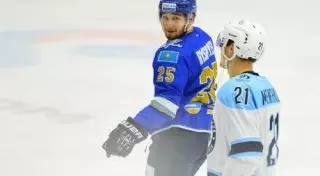 "Барыс" дома пропустил шесть шайб от "Сибири"