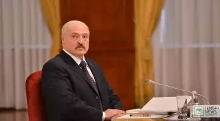 Назарбаев поздравил Лукашенко с очередным президентским сроком