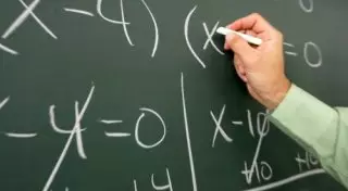 Сельский аким в Павлодарской области получал зарплату за фиктивное преподавание в школе