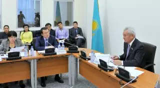 Со спорами и смехом презентовали законопроект в Мажилисе