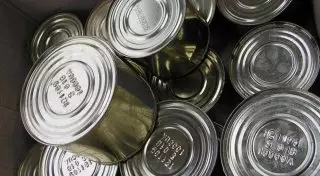 В Семее осудили экс-директора школы за взятку в виде тушенки