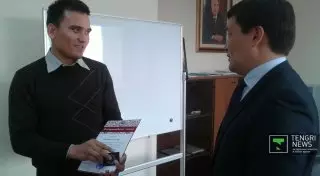 Остановившему трамвай афганскому студенту акимат подарил абонемент в спортзал