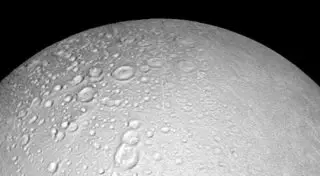 Снеговик нашла станция Cassini на спутнике Сатурна